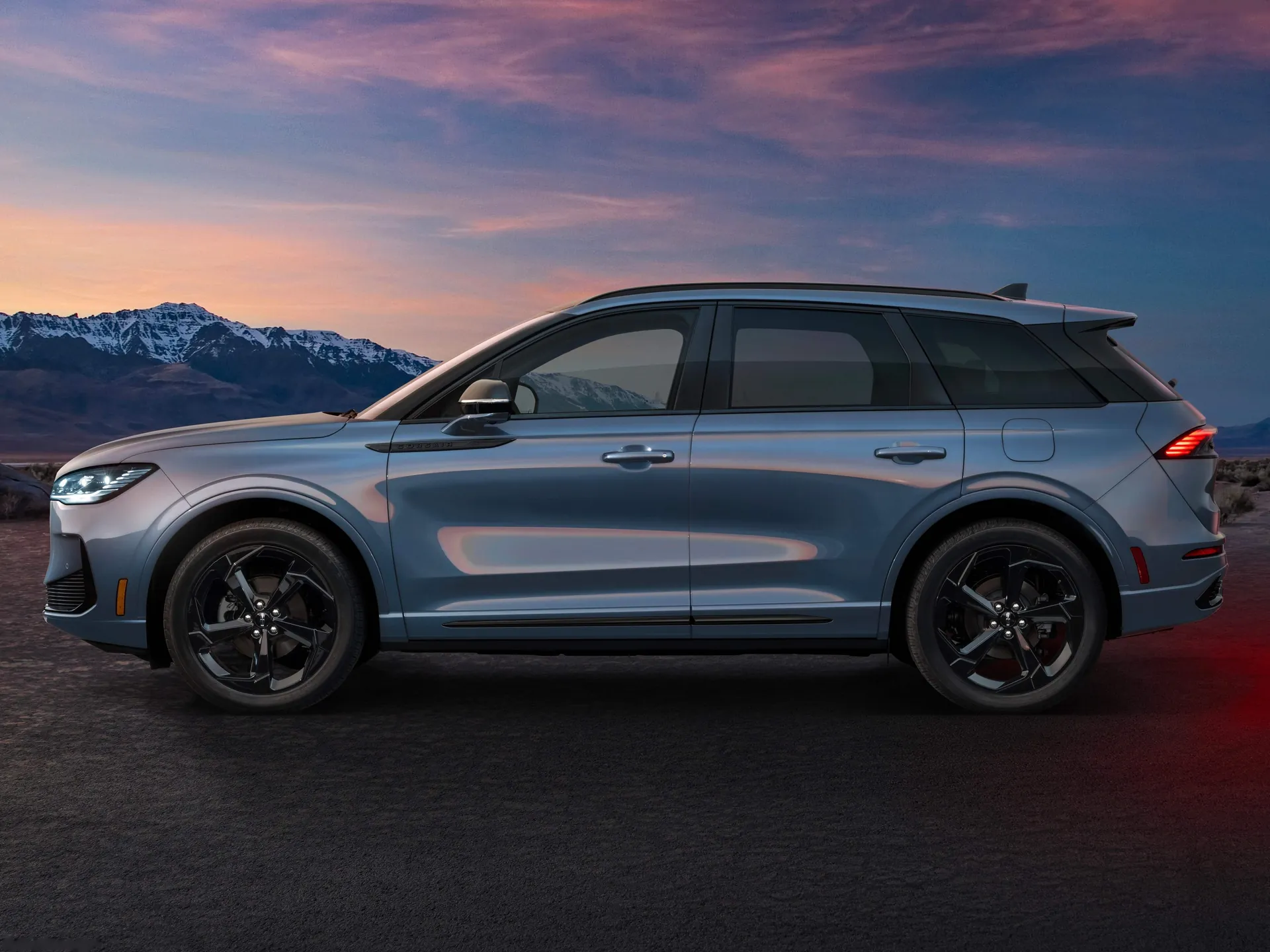 Lincoln Corsair Hybrid (2027) – boční profil