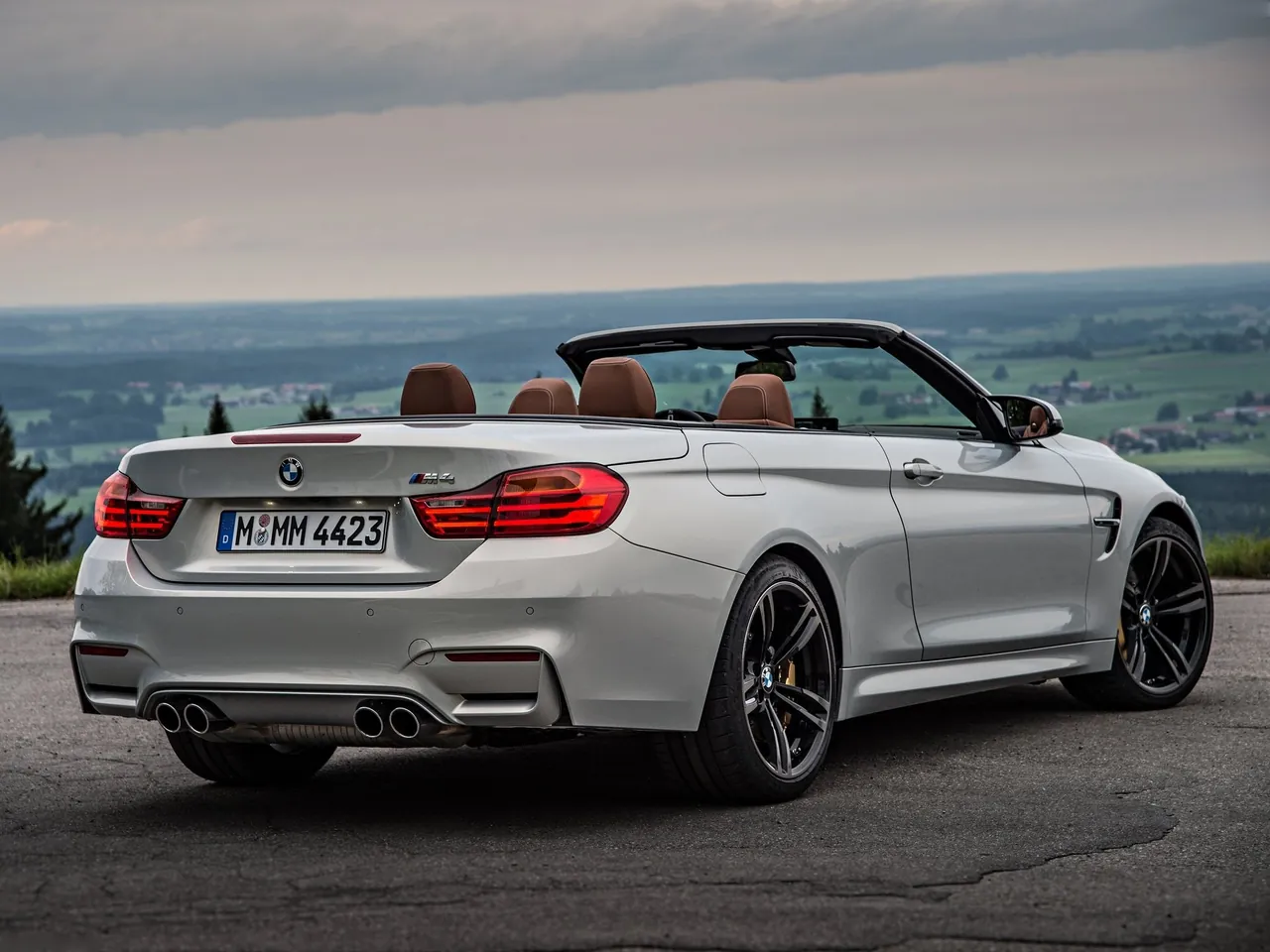 BMW M4 Convertible (2015) – zadní tříčtvrteční pohled