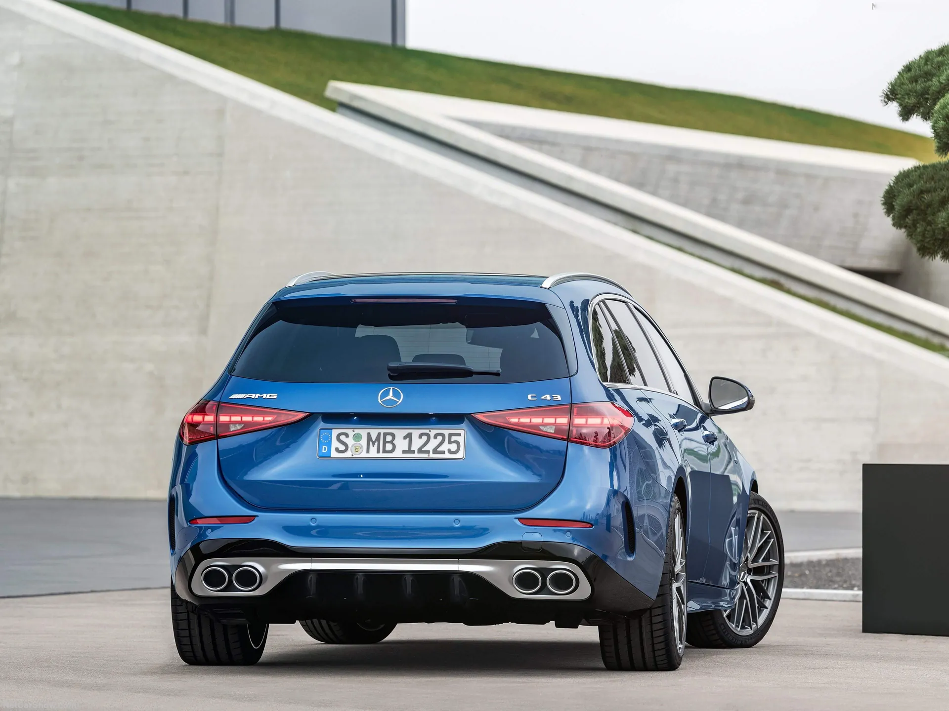 Mercedes-Benz C43 AMG Estate (2023) – zadní pohled