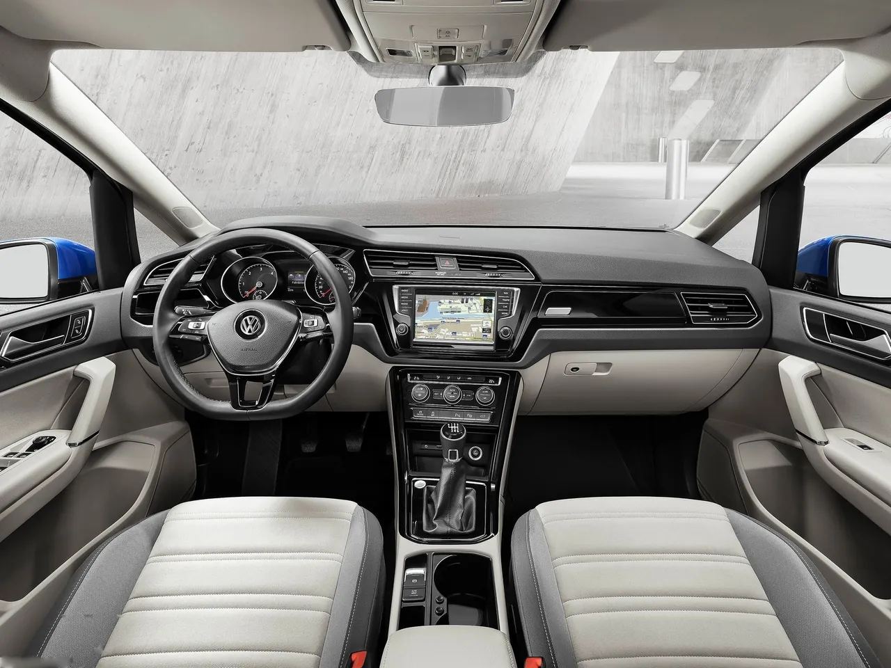 Volkswagen Touran (2016) - Interior
