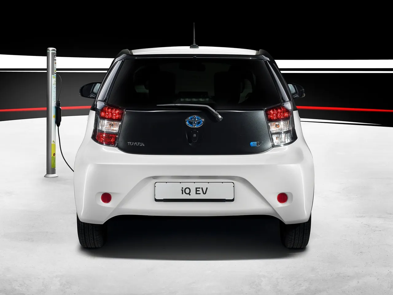 Toyota iQ EV (2013) - Rear