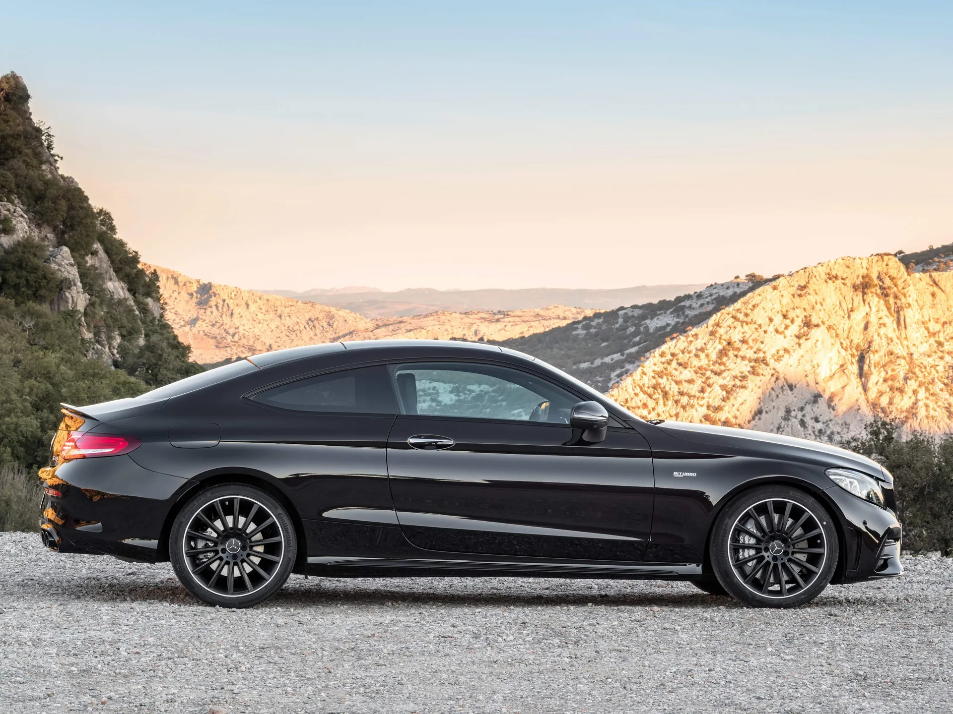 Mercedes-Benz C43 AMG Coupe (2019) – boční profil