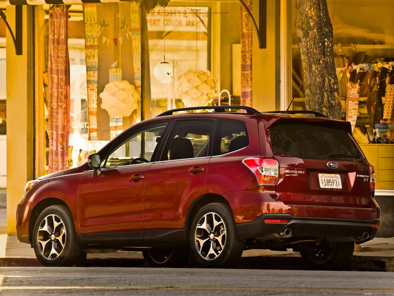 Subaru Forester [US] (2014) – zadní tříčtvrteční pohled