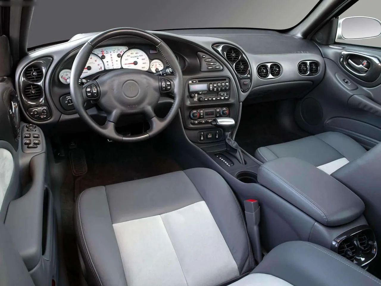 Pontiac Bonneville GXP (2004) – interiér