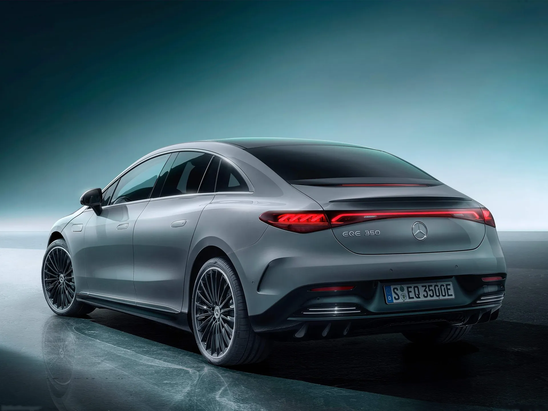 Mercedes-Benz EQE (2023) – zadní tříčtvrteční pohled