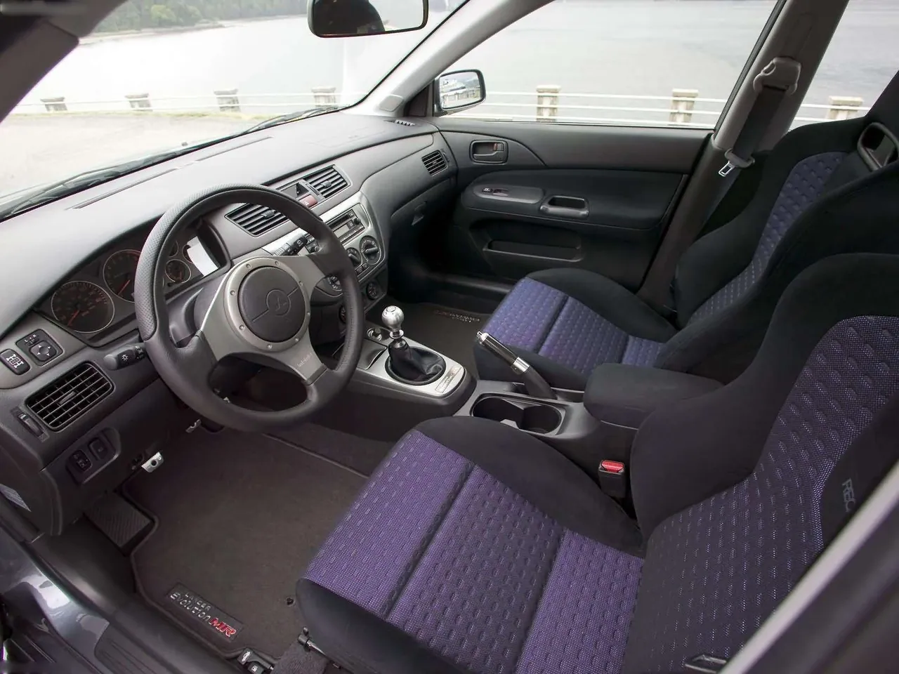 Mitsubishi Lancer Evolution VIII MR (2005) – interiér