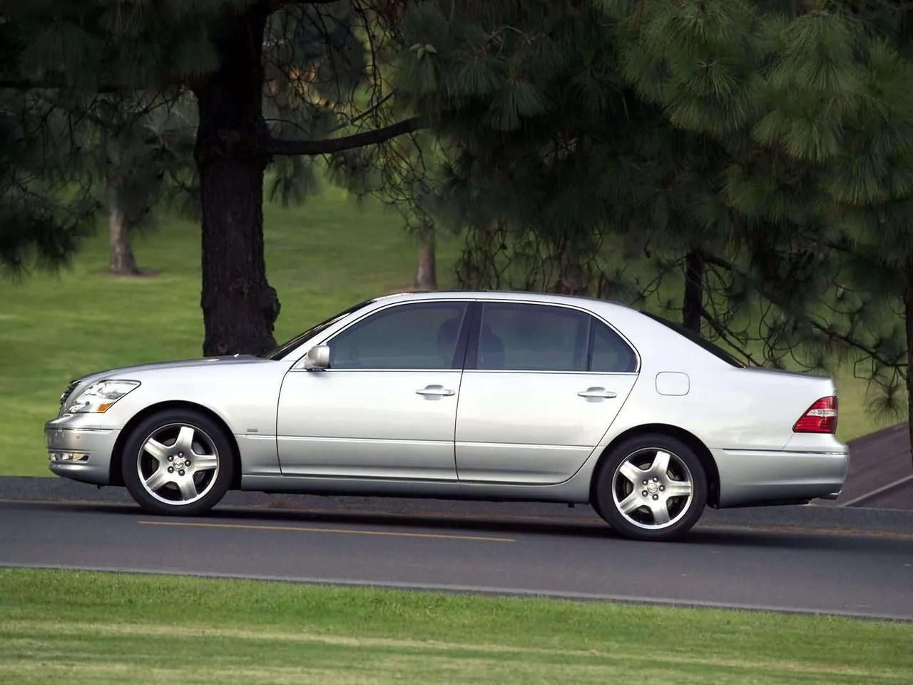 Lexus LS430 (2004) – boční profil