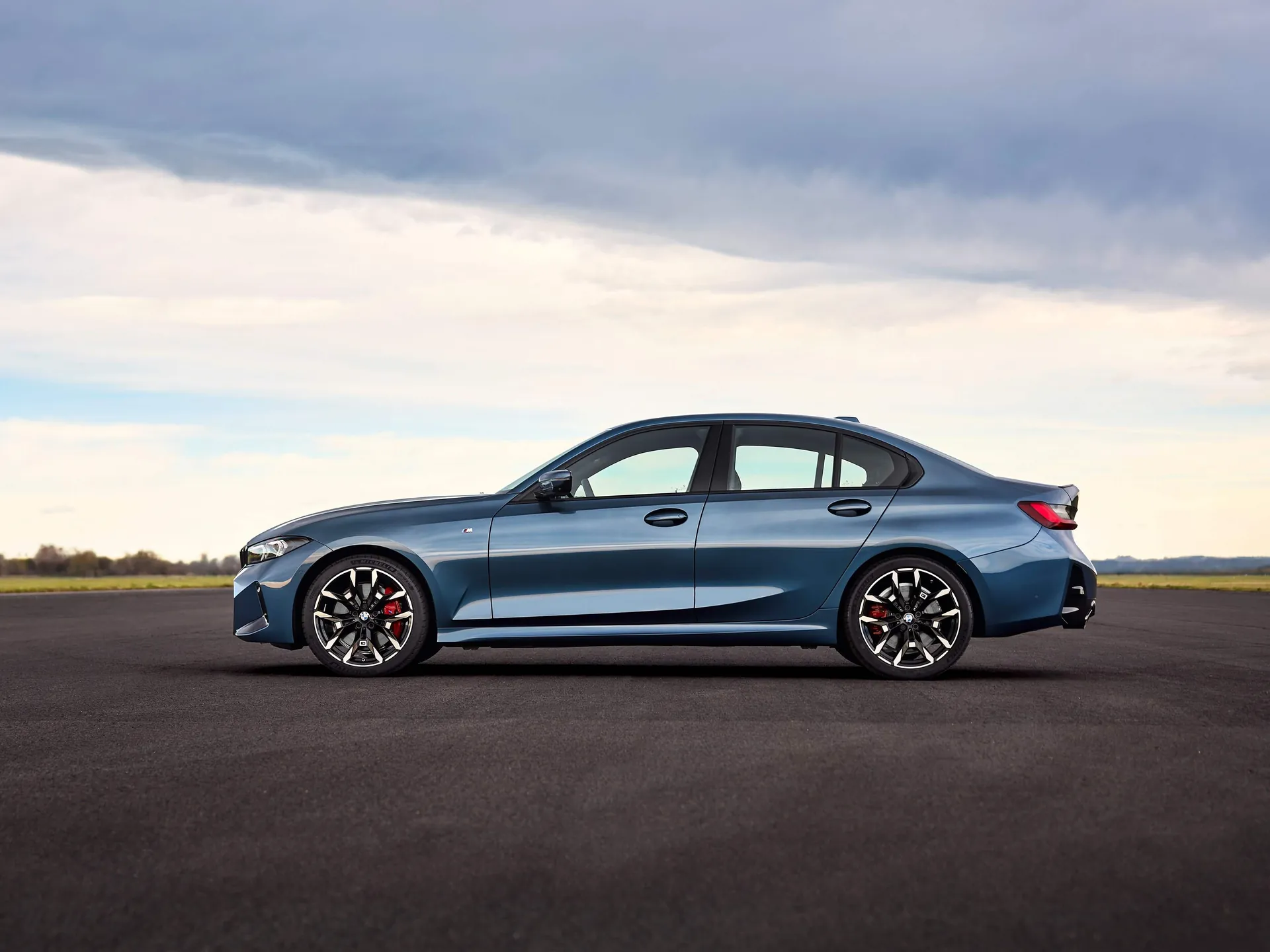 BMW 3-Series Sedan (2025) – boční profil