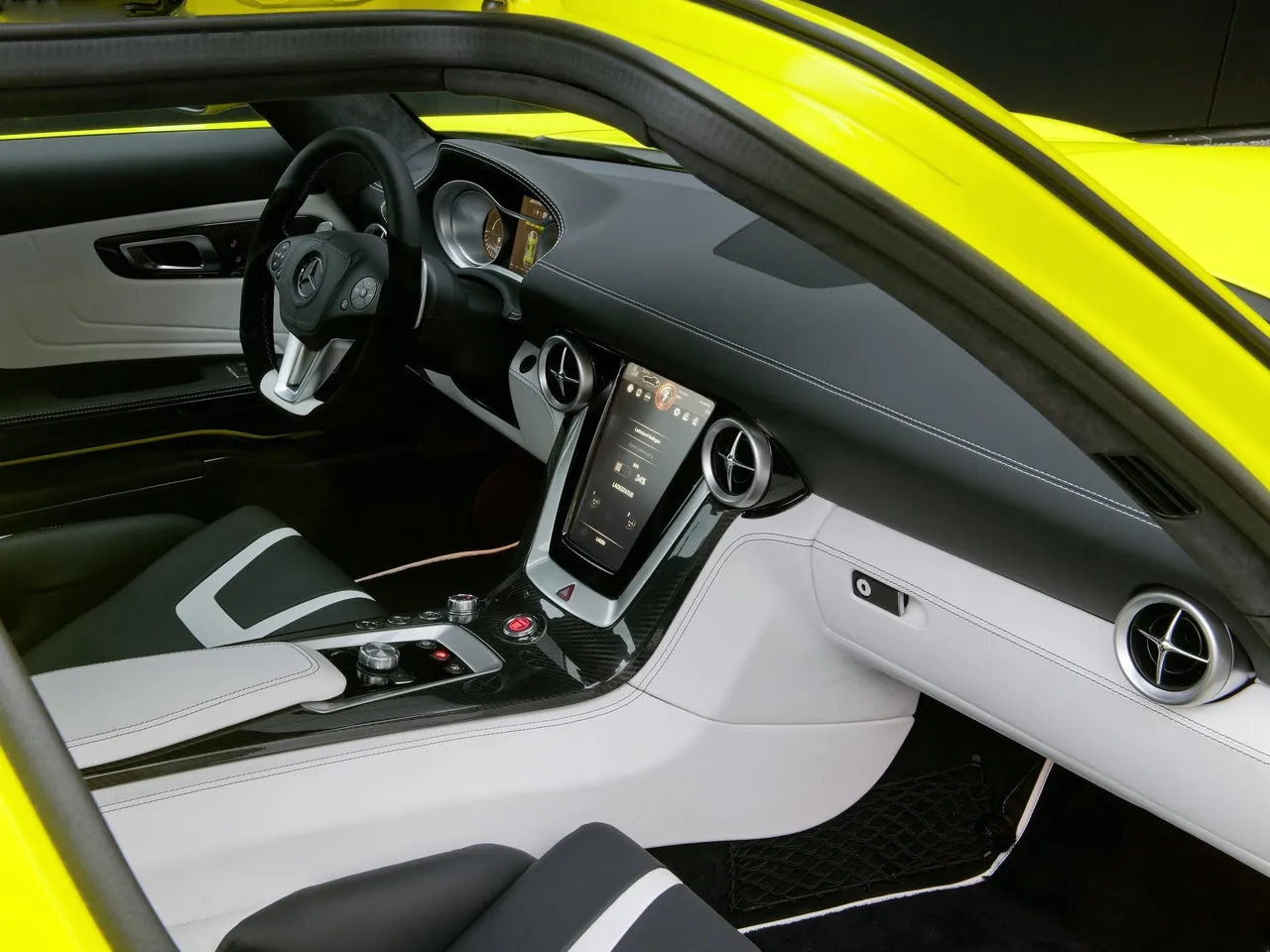 Mercedes-Benz SLS AMG E-Cell Concept (2010) – interiér