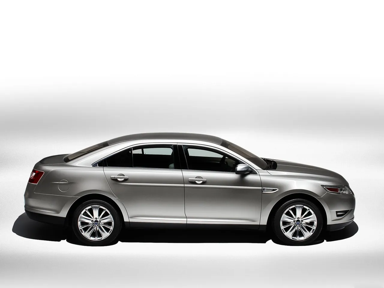 Ford Taurus (2010) – boční profil
