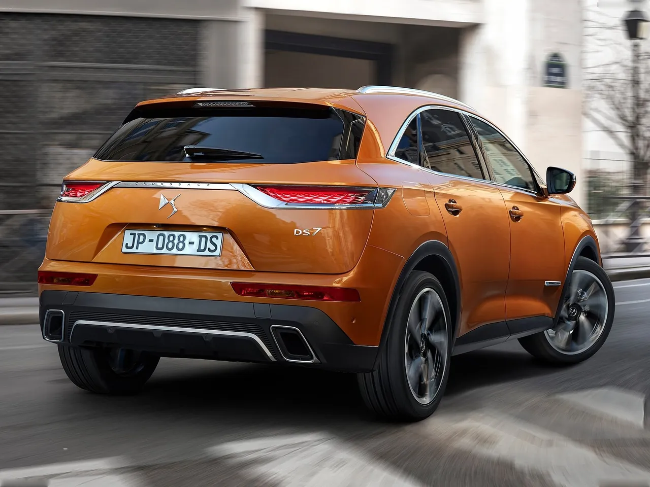 DS 7 Crossback (2018) – zadní tříčtvrteční pohled