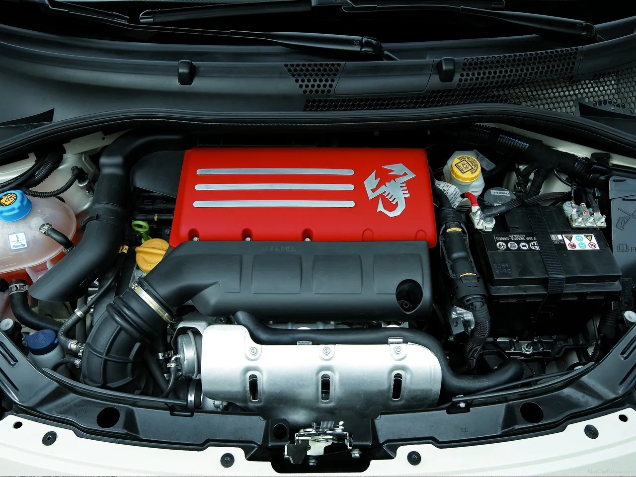 Fiat 500 Abarth (2009) – motorový prostor