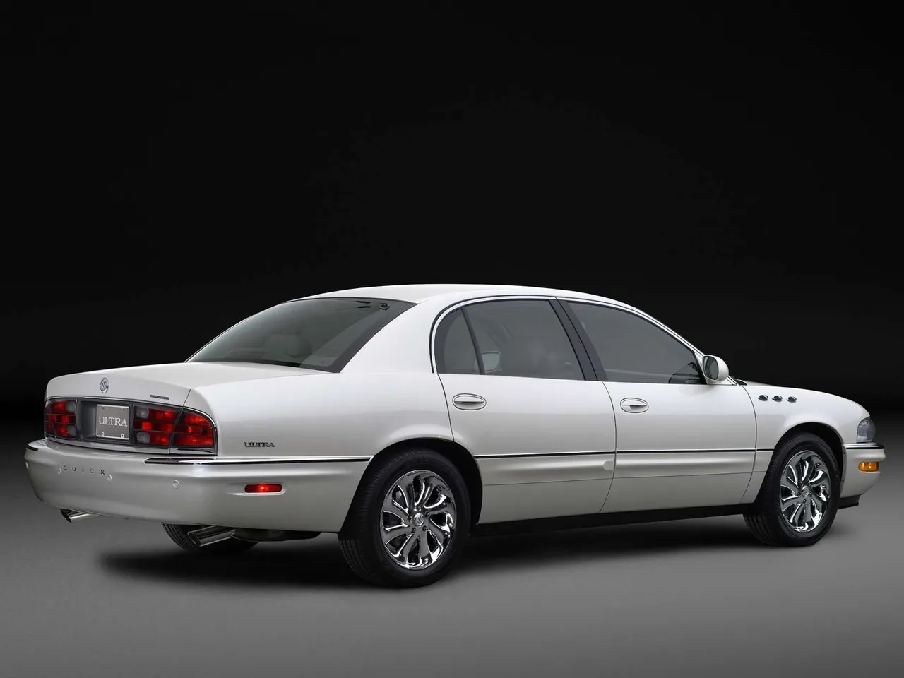 Buick Park Avenue Ultra (2003) – zadní tříčtvrteční pohled