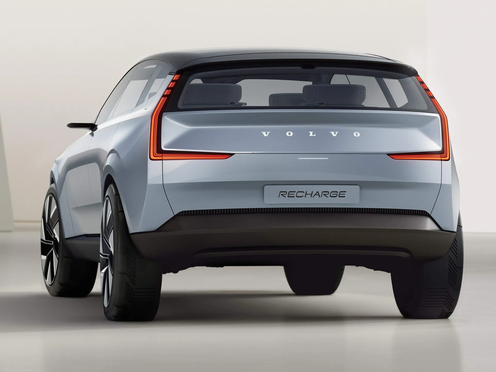 Volvo Recharge Concept (2021) – zadní tříčtvrteční pohled
