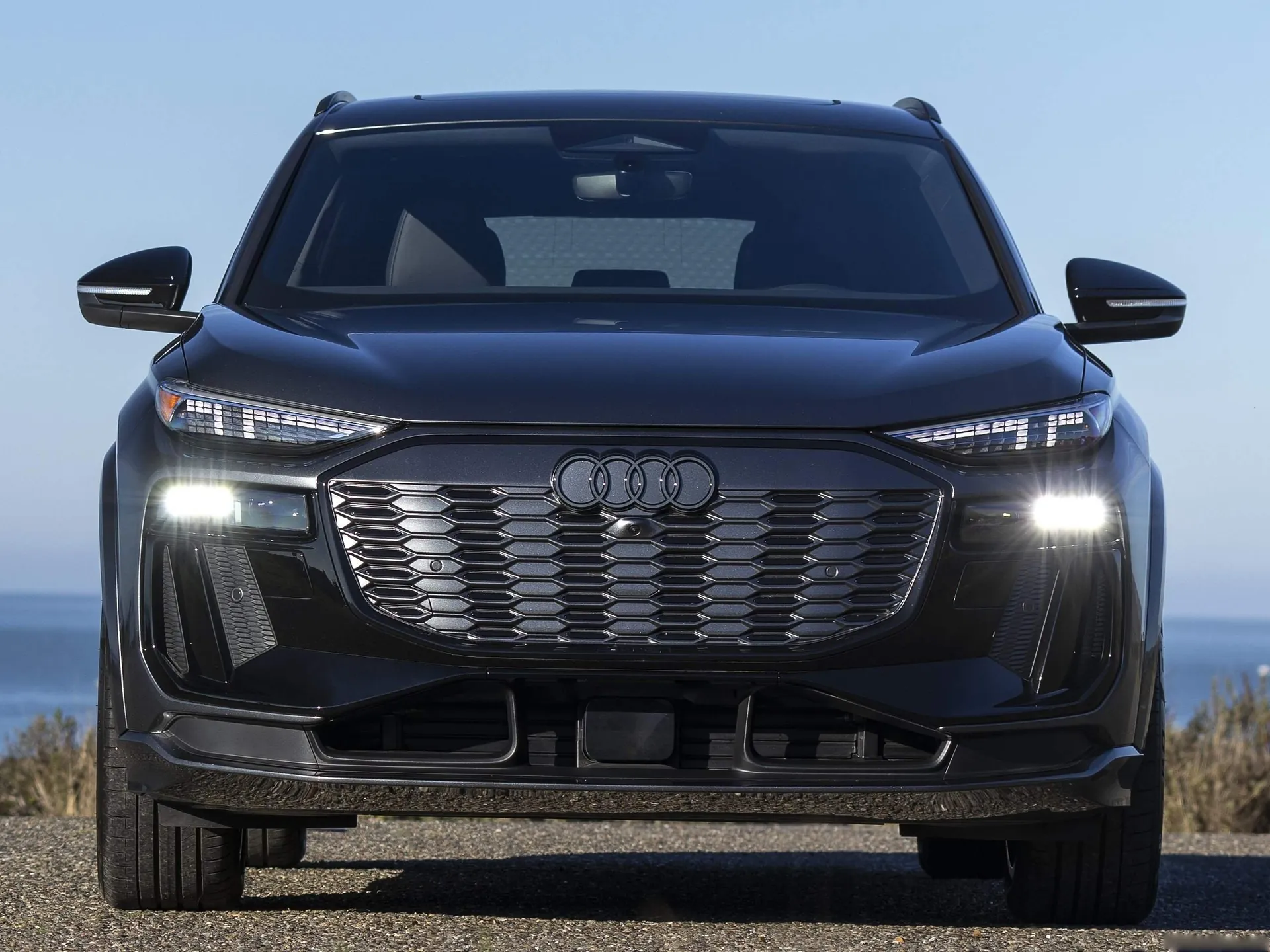 Audi SQ6 e-tron [US] (2025) – zepředu