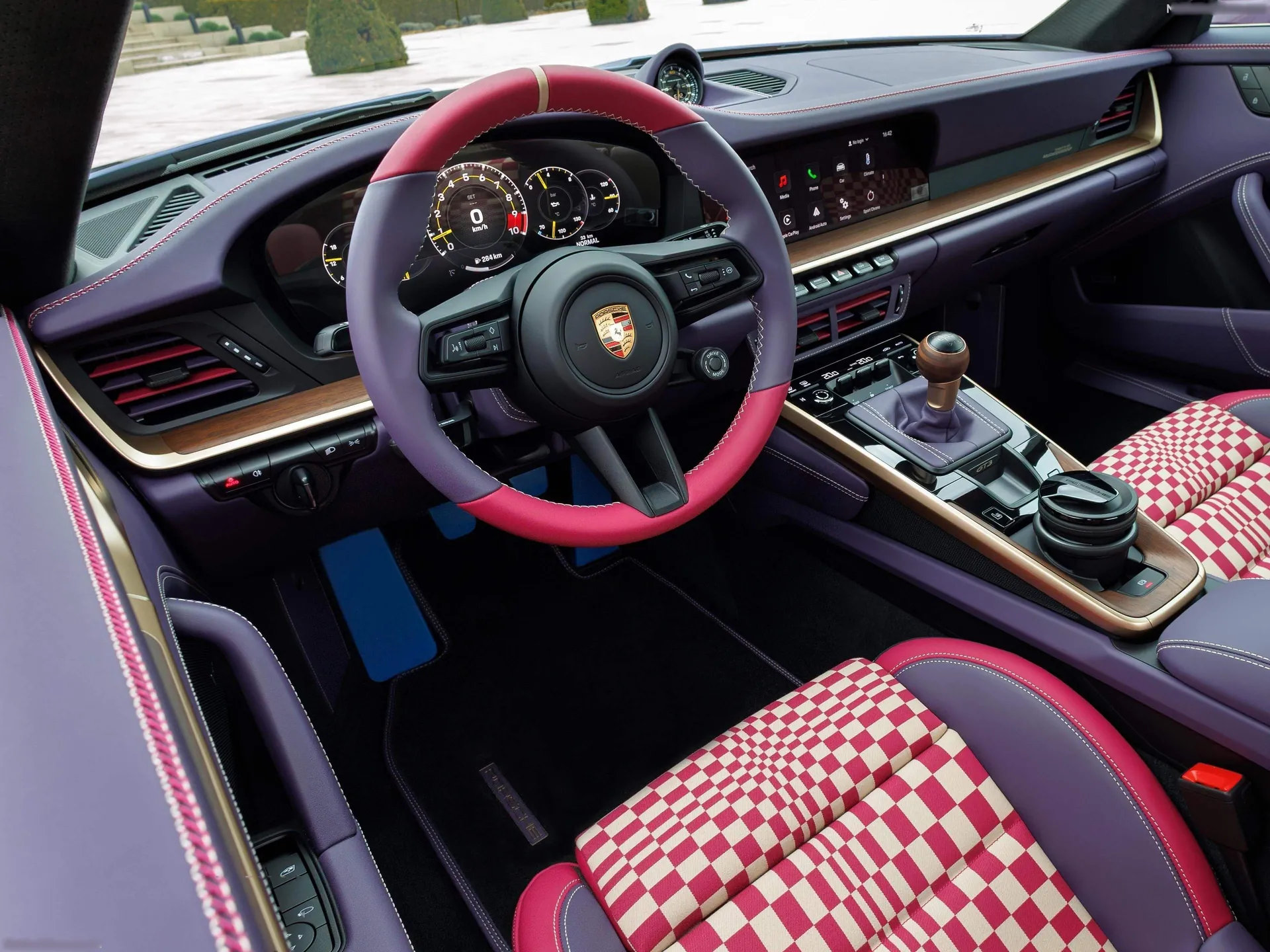 Porsche 911 GT3 Touring Tree of Life (2026) – interiér