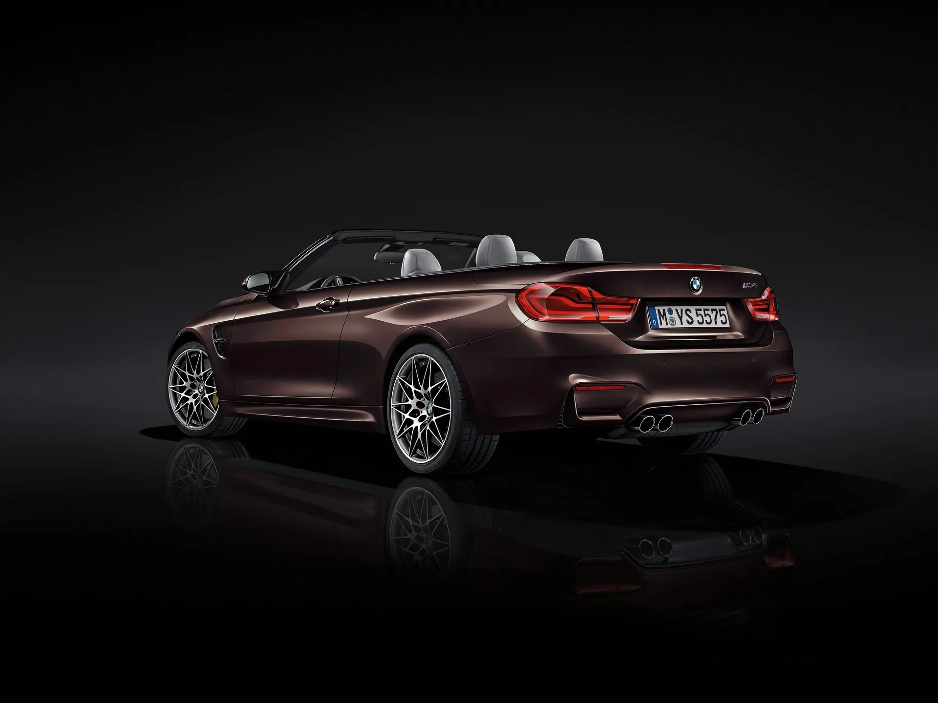 BMW M4 Convertible (2018) – zadní tříčtvrteční pohled