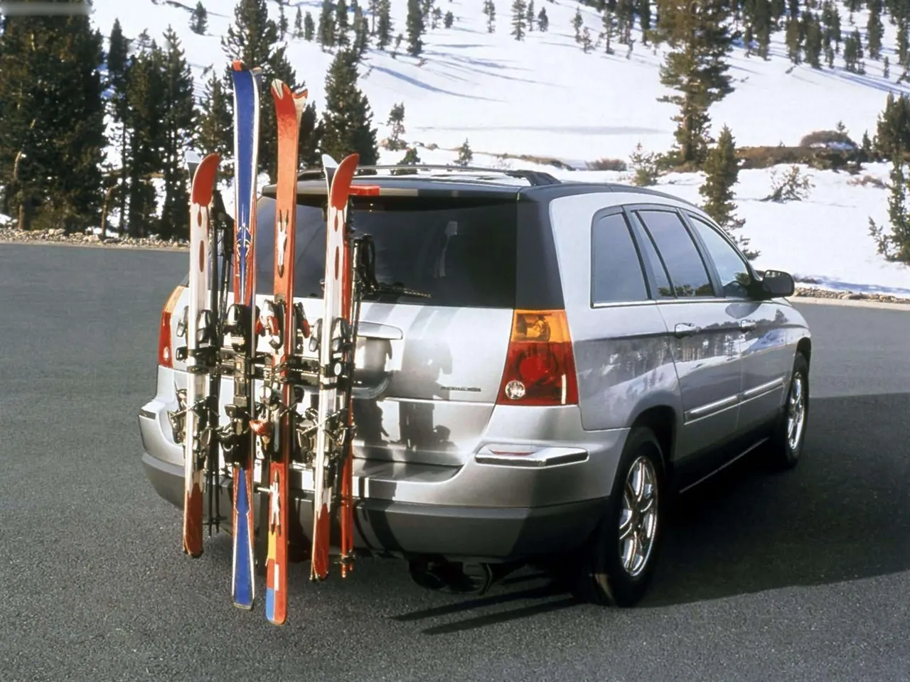Chrysler Pacifica (2004) – zadní tříčtvrteční pohled