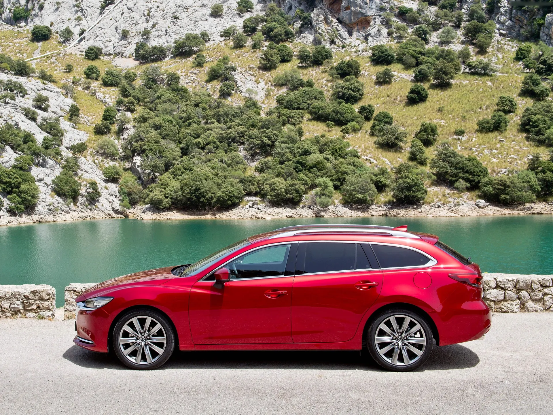Mazda 6 Wagon (2018) – boční profil