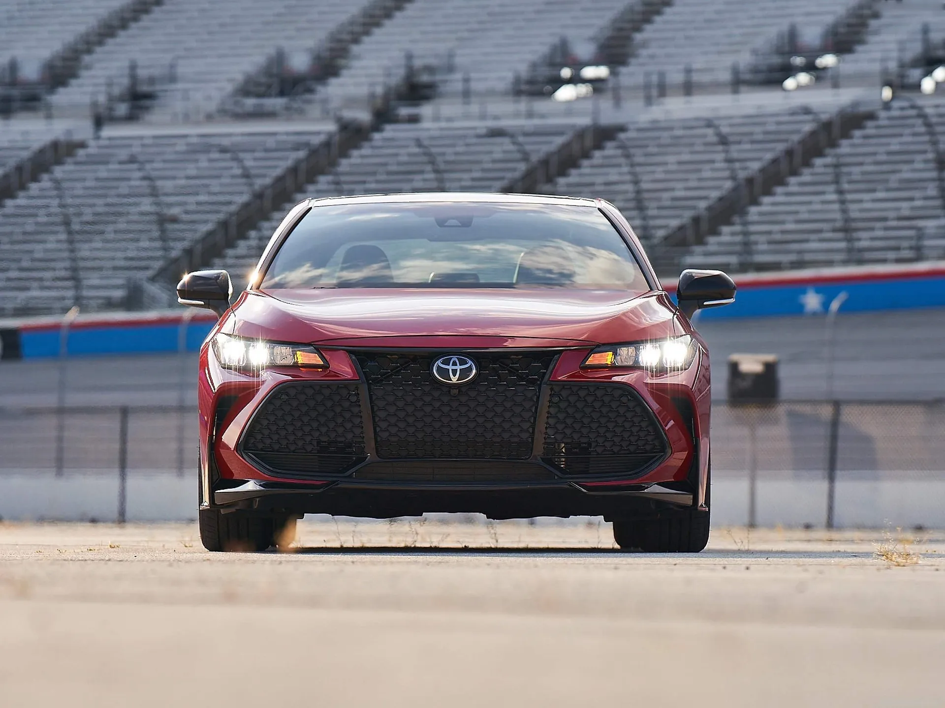 Toyota Avalon TRD (2020) – zepředu