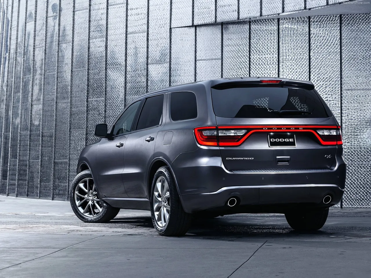 Dodge Durango (2014) – zadní tříčtvrteční pohled