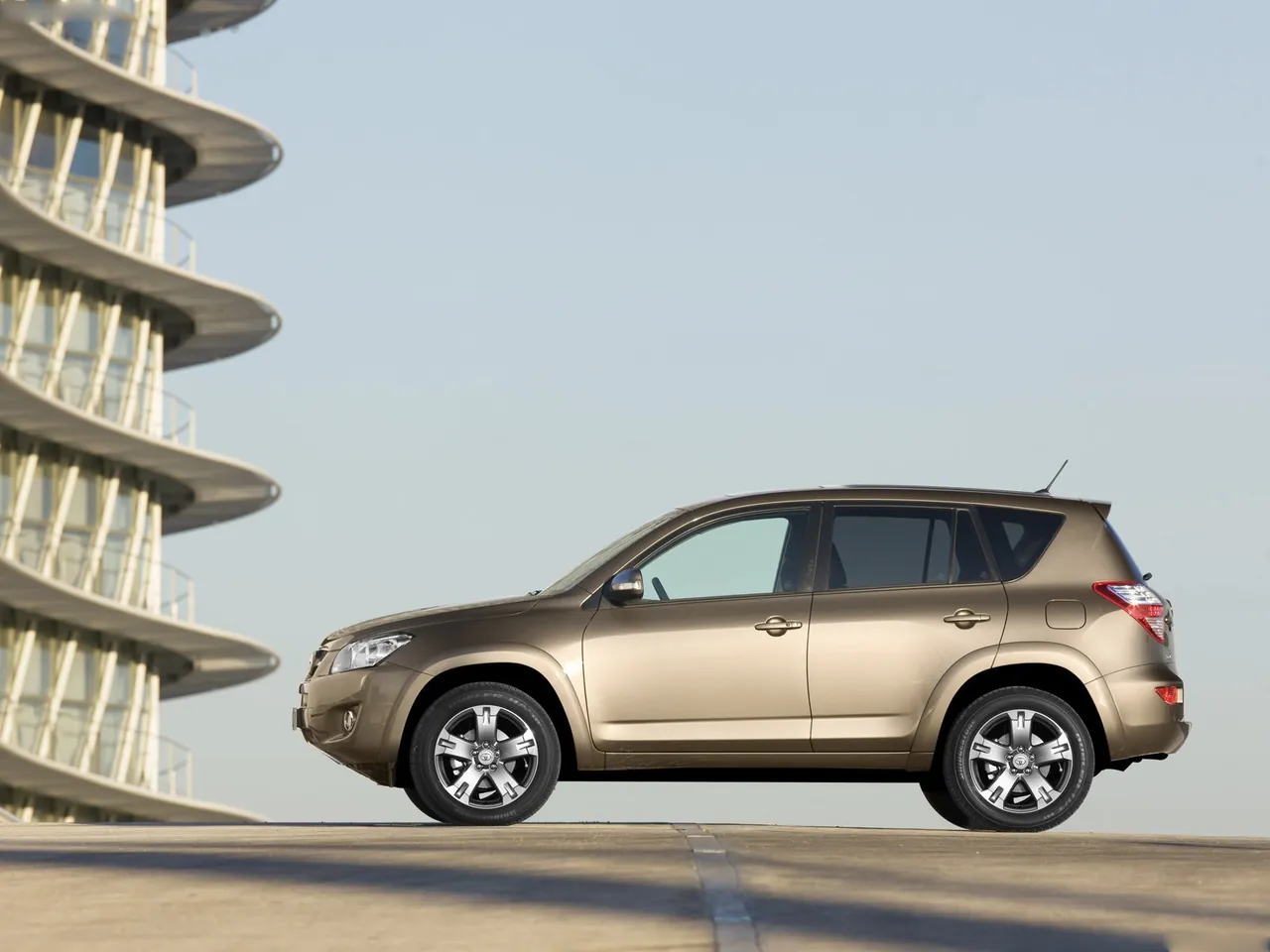 Toyota RAV4 [EU] (2009) - Side Profile