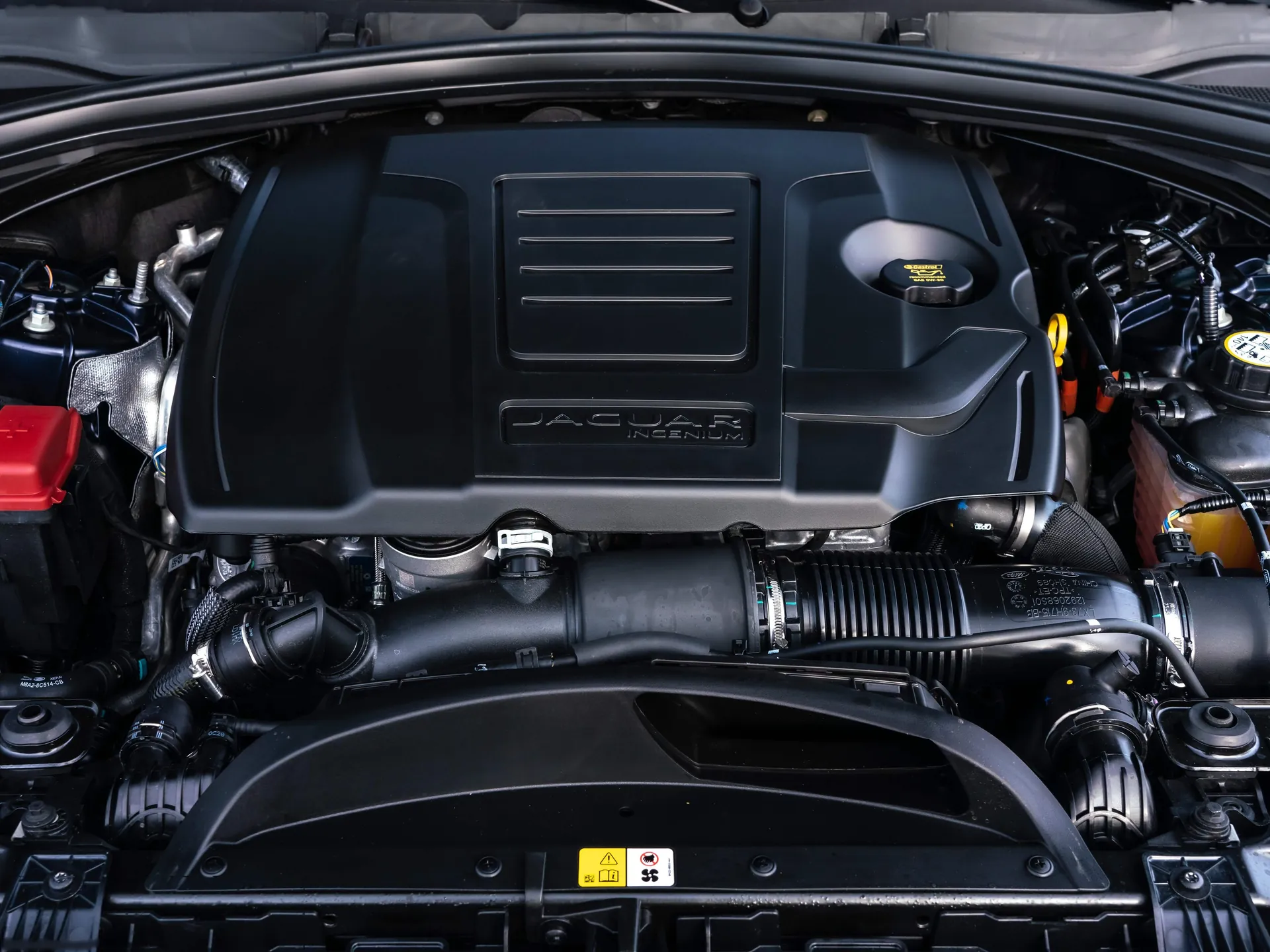 Jaguar F-Pace (2021) – motor