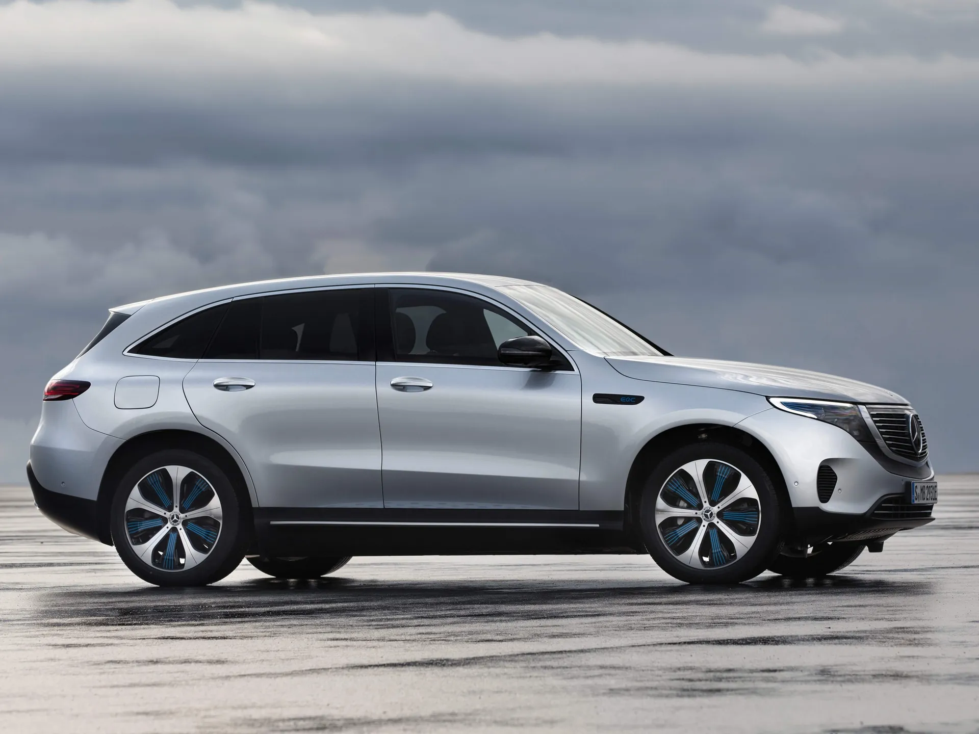 Mercedes-Benz EQC (2020) – boční profil