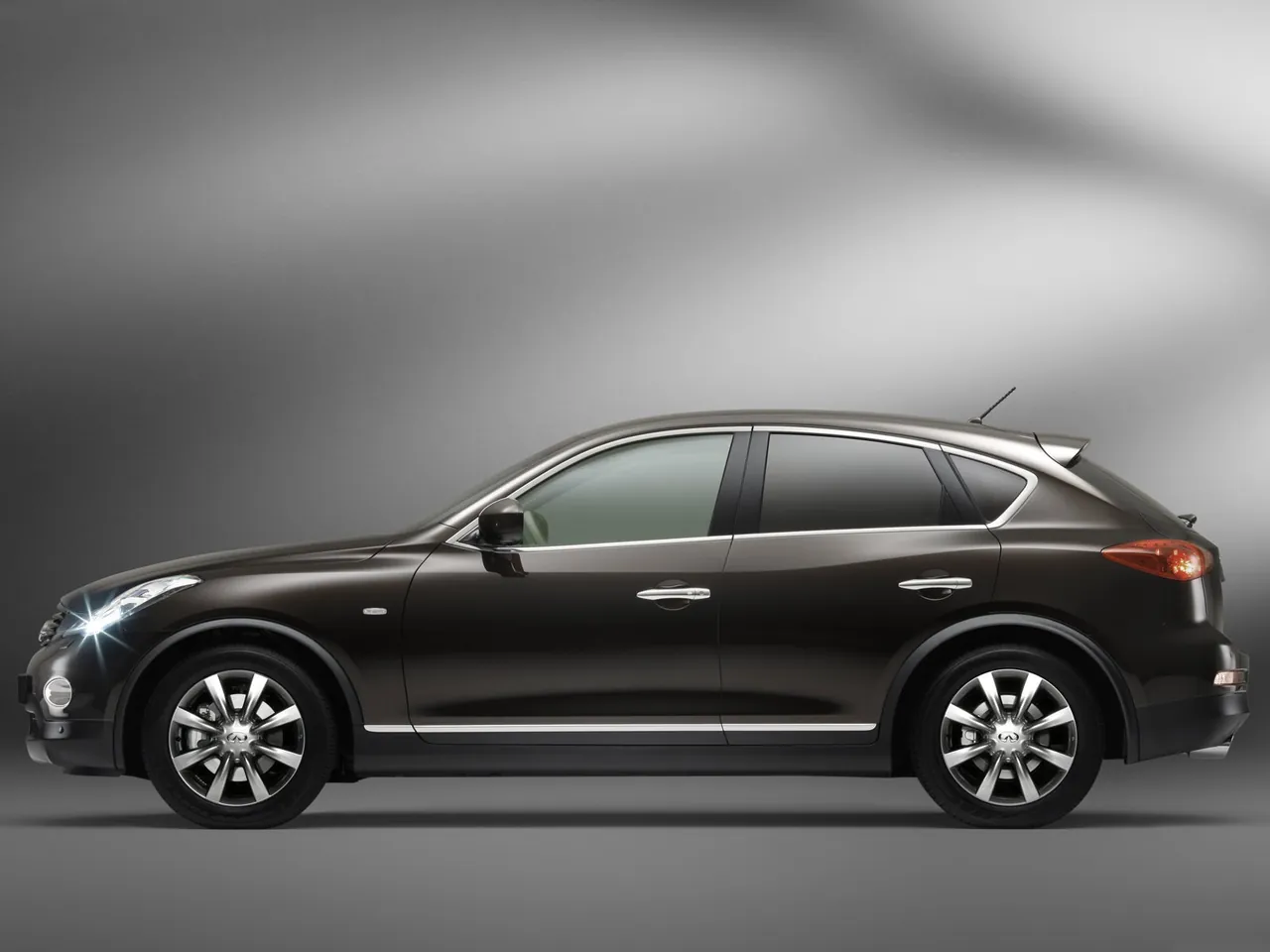 Infiniti EX37 (2009) – boční profil
