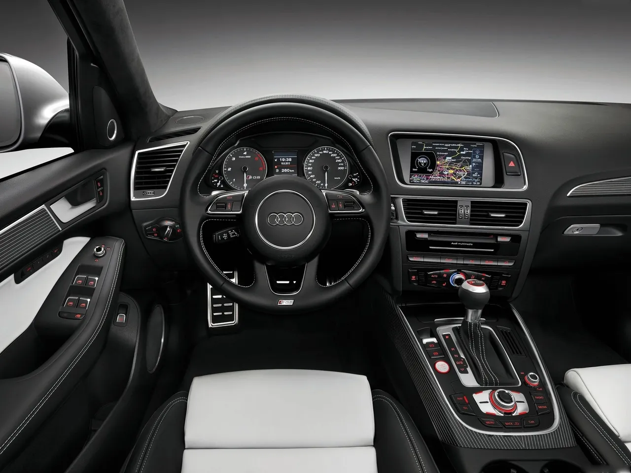 Audi SQ5 TDI (2013) – interiér