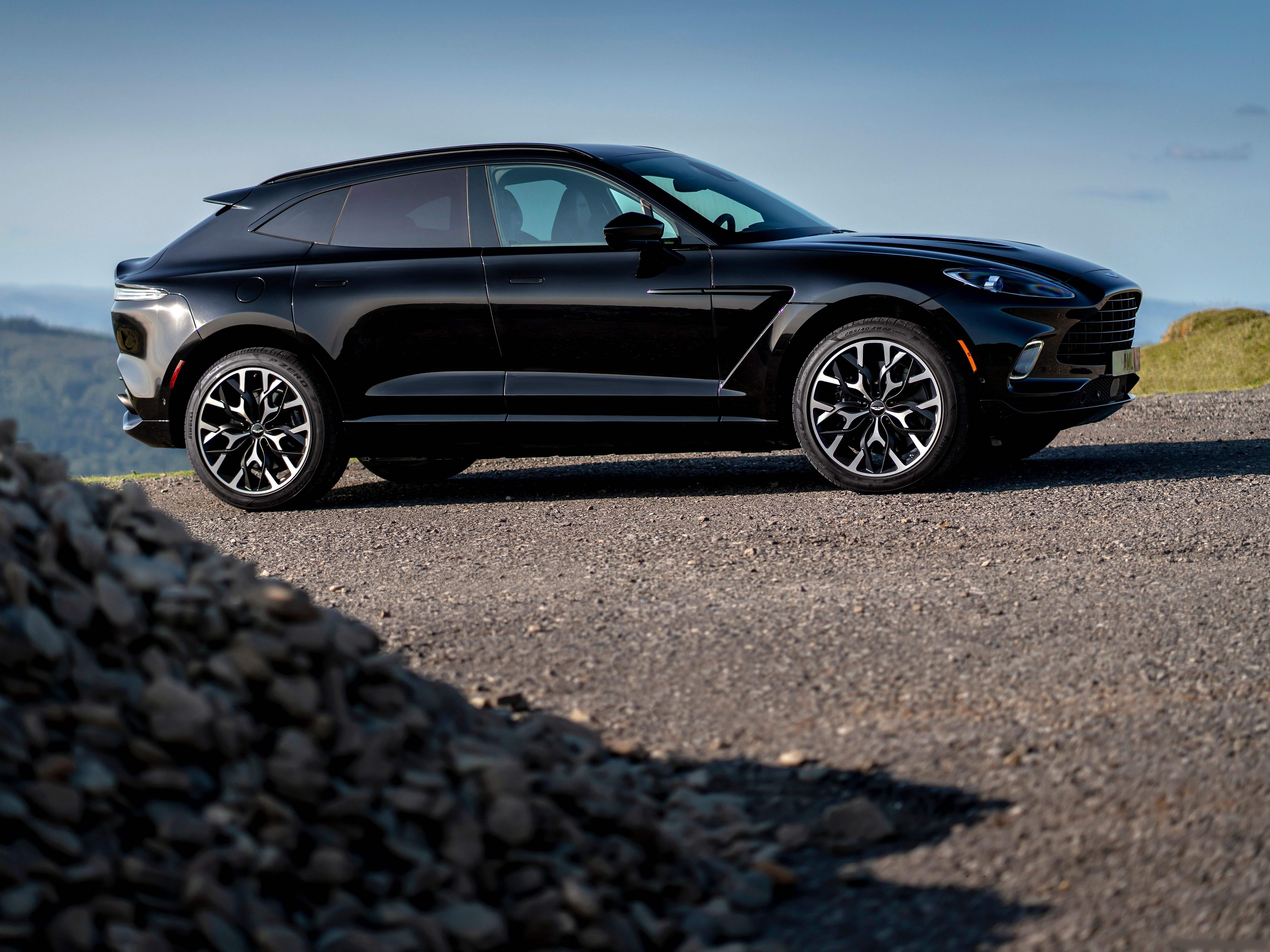 Aston Martin DBX (2021)