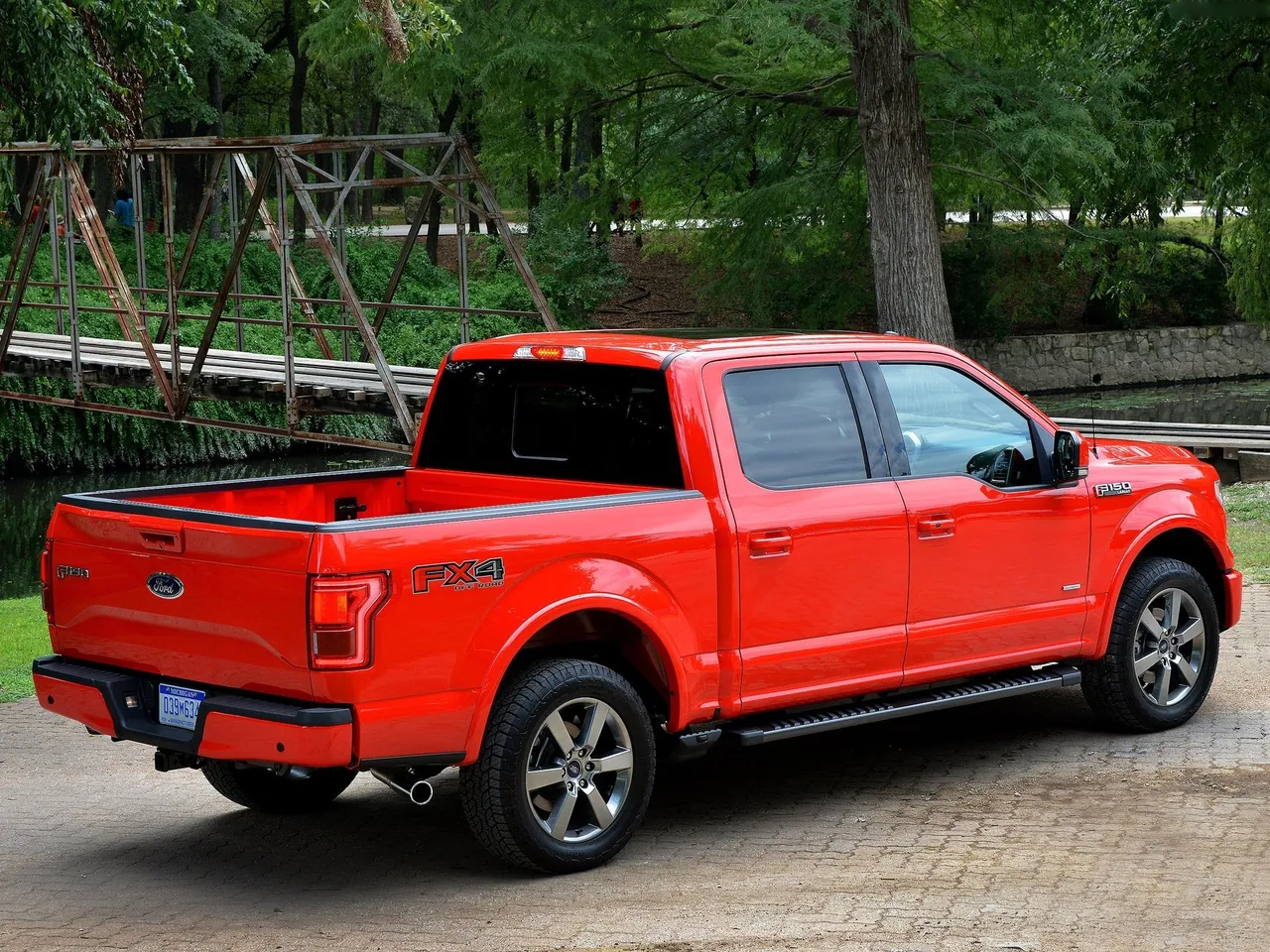 Ford F-150 (2015) – zadní tříčtvrteční pohled