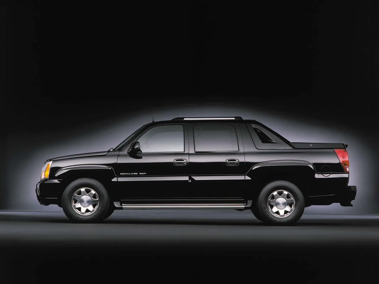 Cadillac Escalade EXT (2002) – boční profil