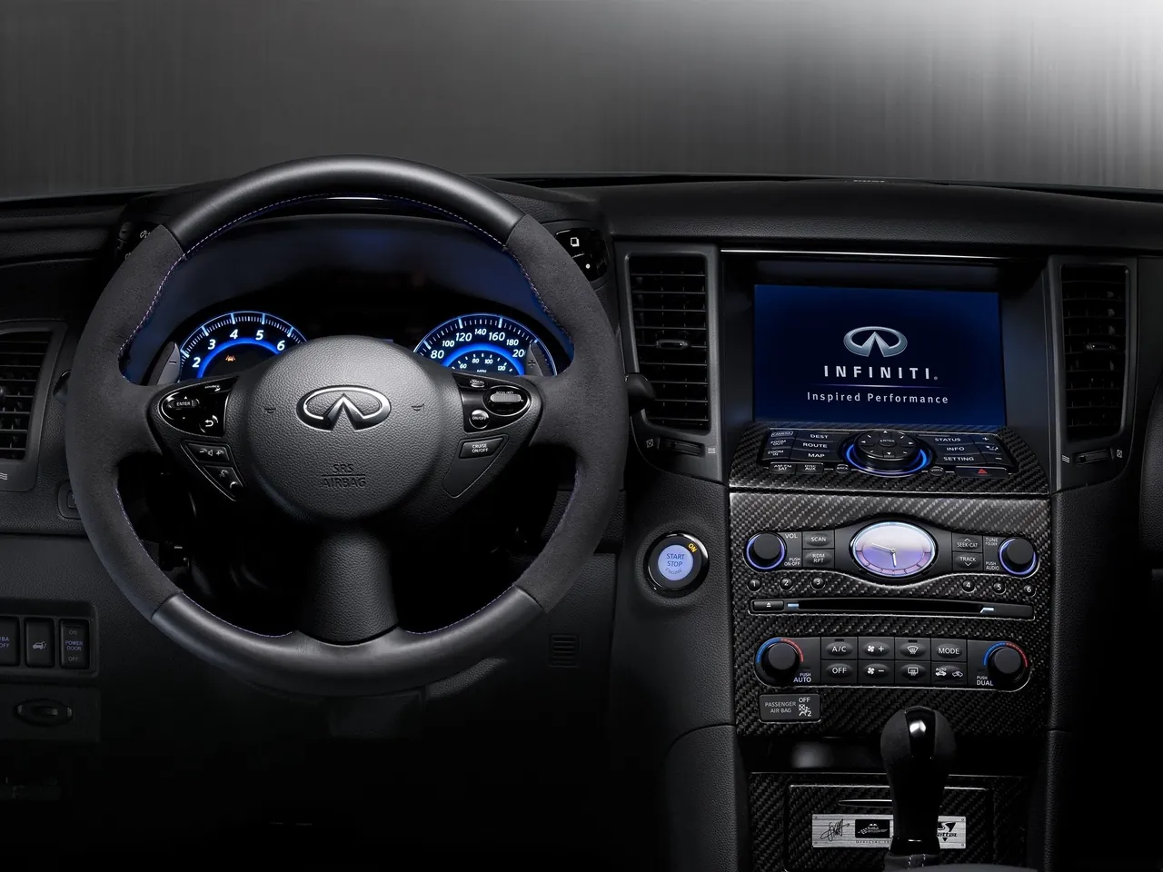Infiniti FX Sebastian Vettel Concept (2012) – interiér