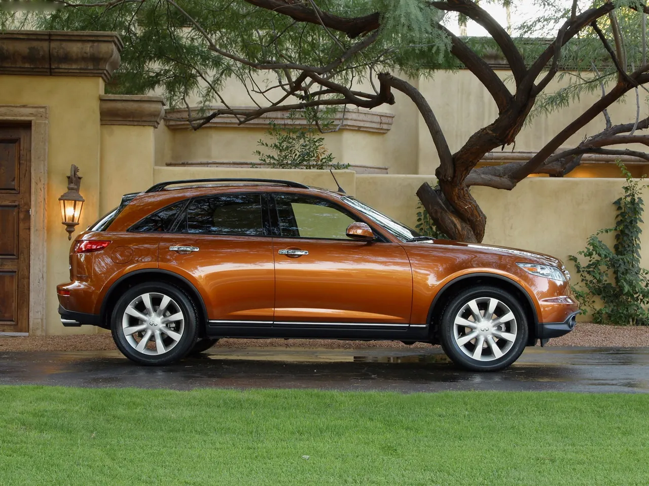 Infiniti FX45 (2003) – boční profil