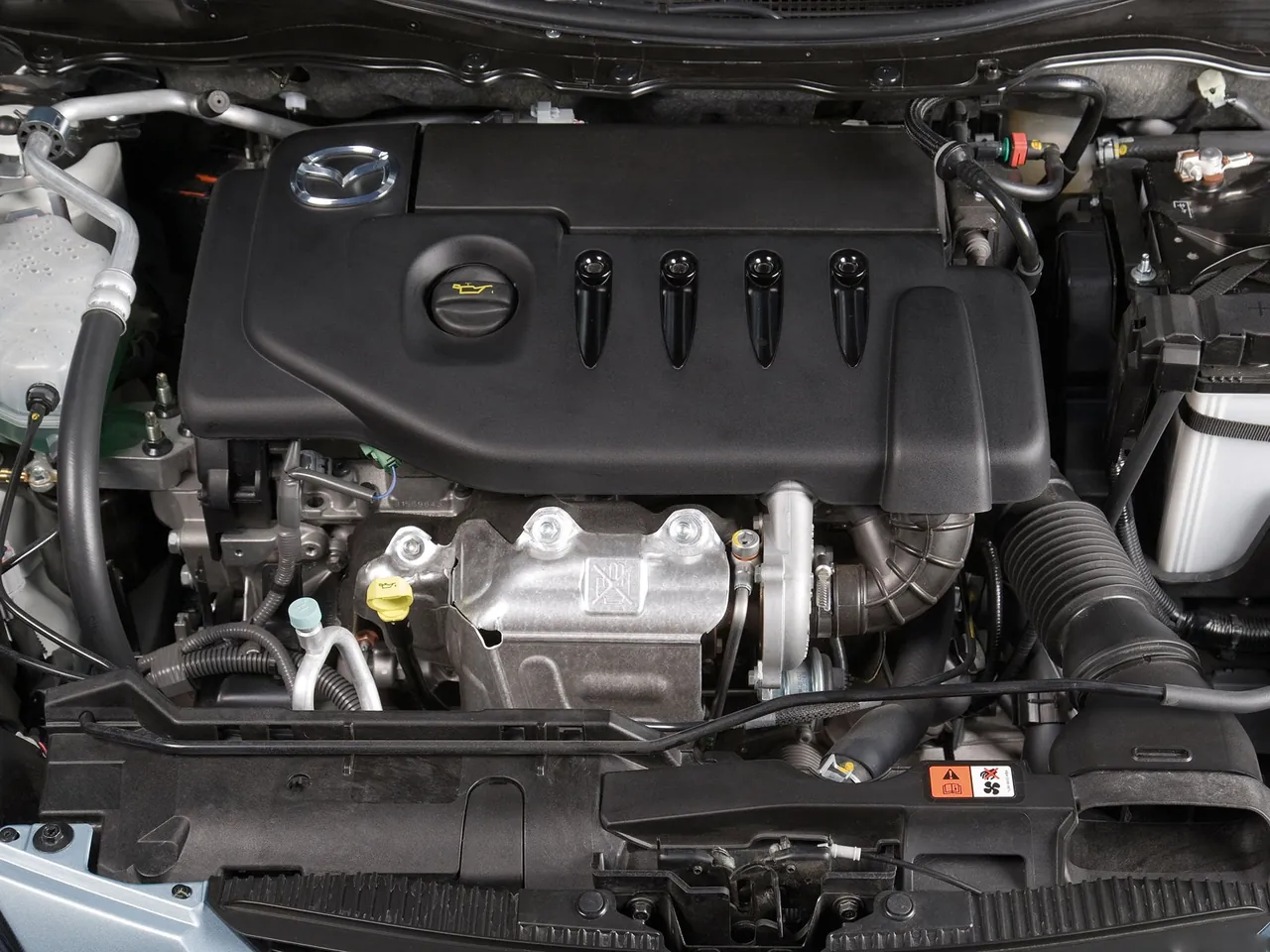 Mazda 2 3-Door (2009) – motorový prostor