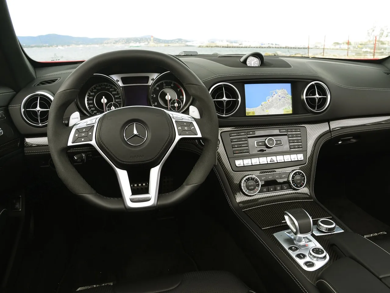 Mercedes-Benz SL63 AMG (2013) – interiér