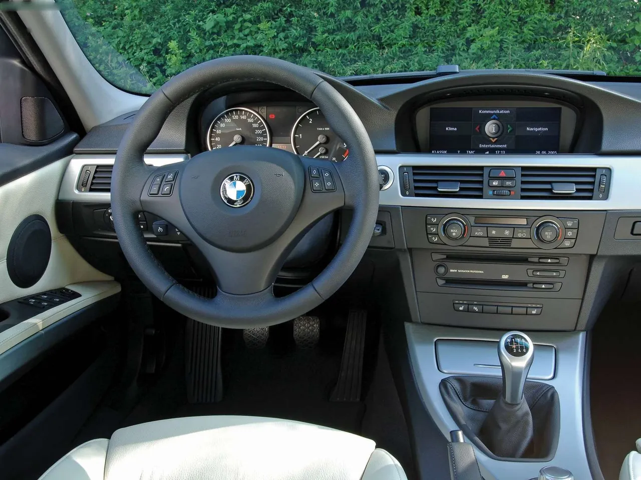 BMW 320d Touring (2006) – interiér