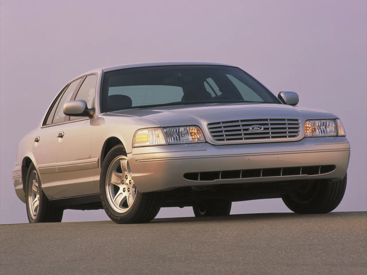 Ford Crown Victoria (2002)
