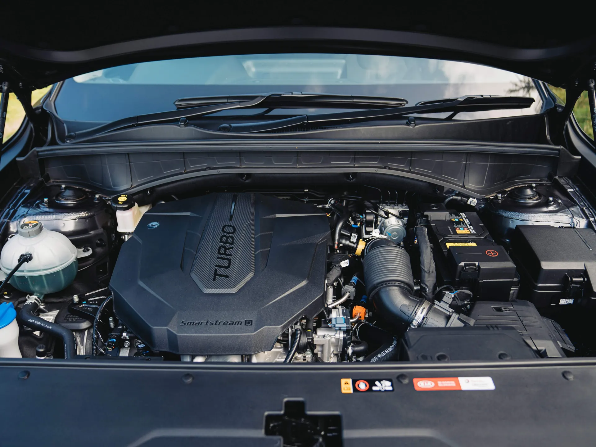 Kia Sorento [UK] (2021) – motorový prostor