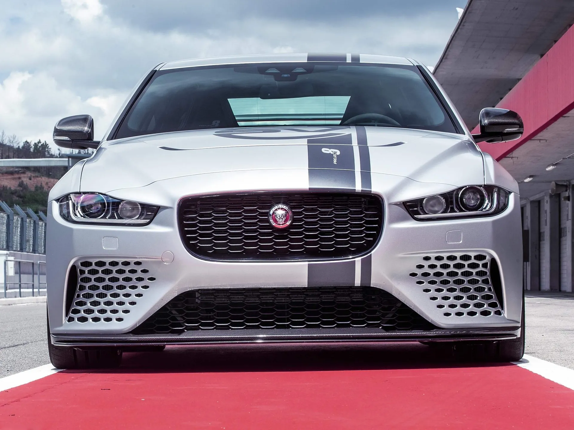 Jaguar XE SV Project 8 (2018) – zepředu