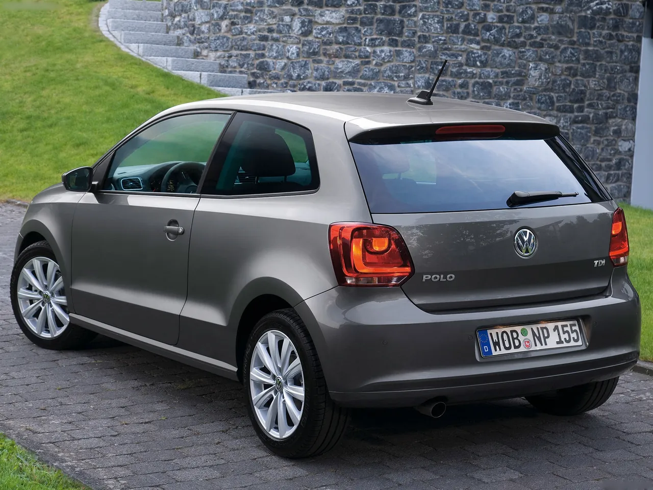 Volkswagen Polo 3-Door (2010) – zadní tříčtvrteční pohled