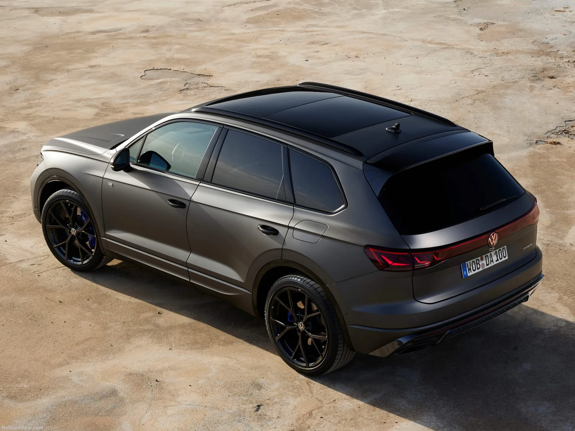 Volkswagen Touareg R eHybrid (2024) – zadní tříčtvrteční pohled