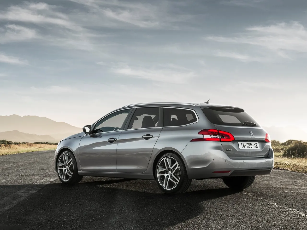 Peugeot 308 SW (2014) – zadní tříčtvrteční pohled