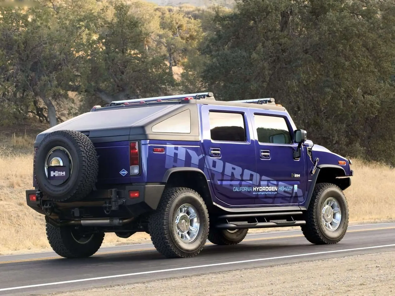 Hummer H2H Hydrogen Concept (2004) – zadní tříčtvrteční pohled