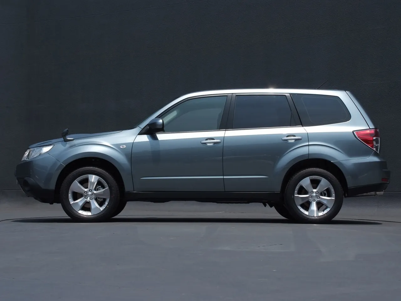 Subaru Forester (2008) – boční profil