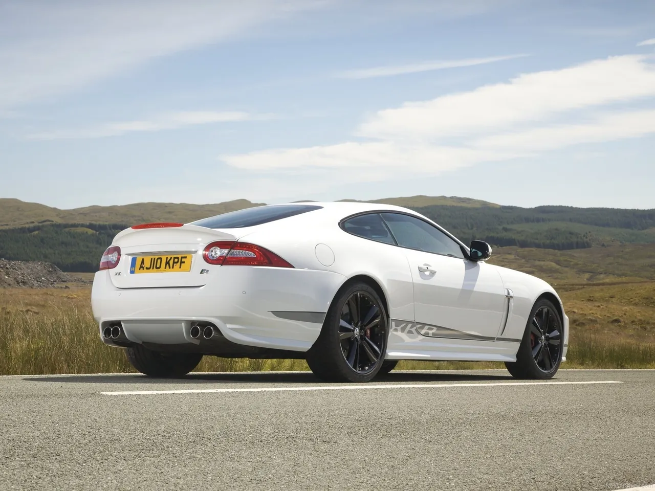 Jaguar XKR Speed (2011) – zadní tříčtvrteční pohled