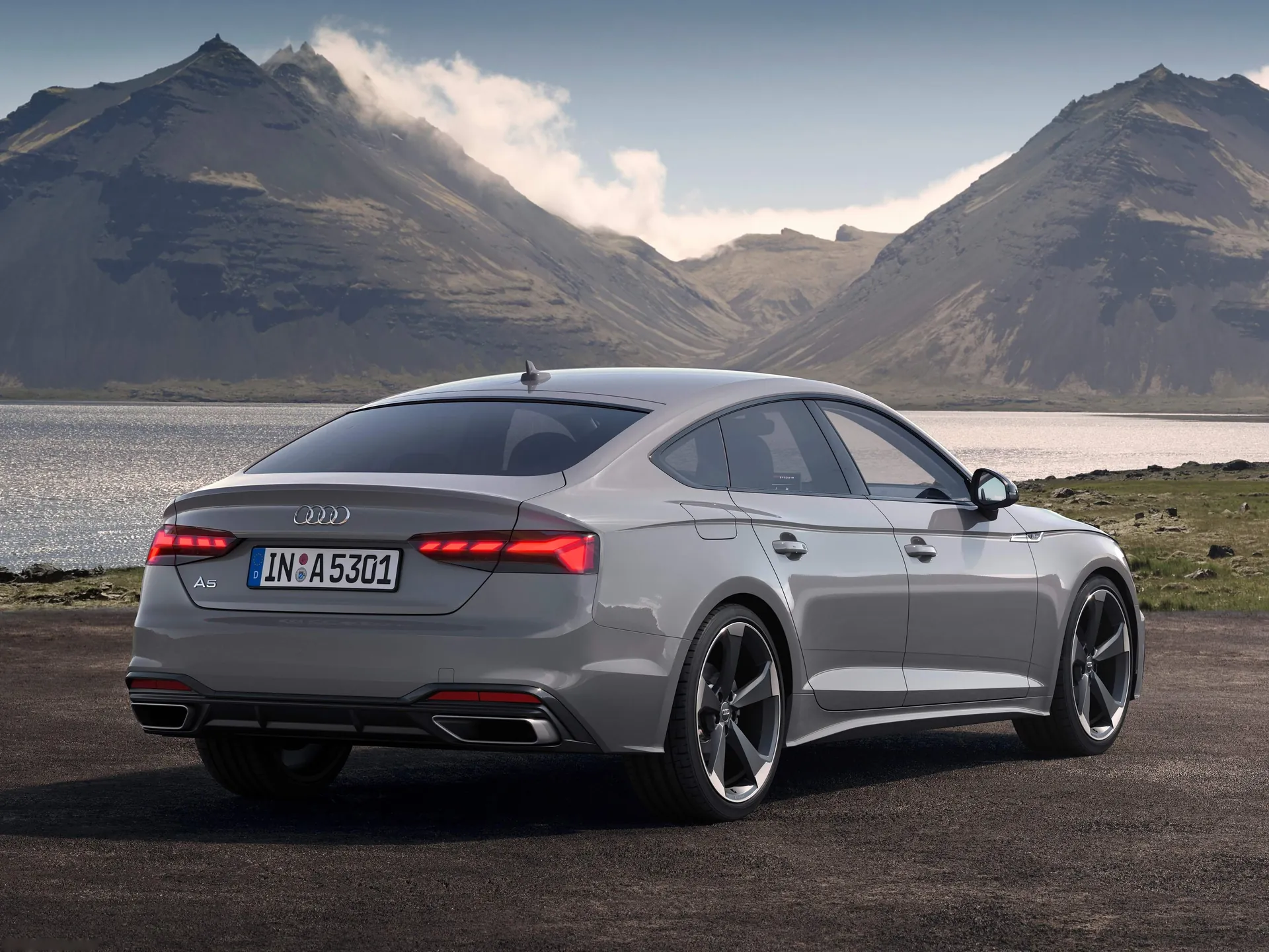 Audi A5 Sportback (2020) – zadní tříčtvrteční pohled