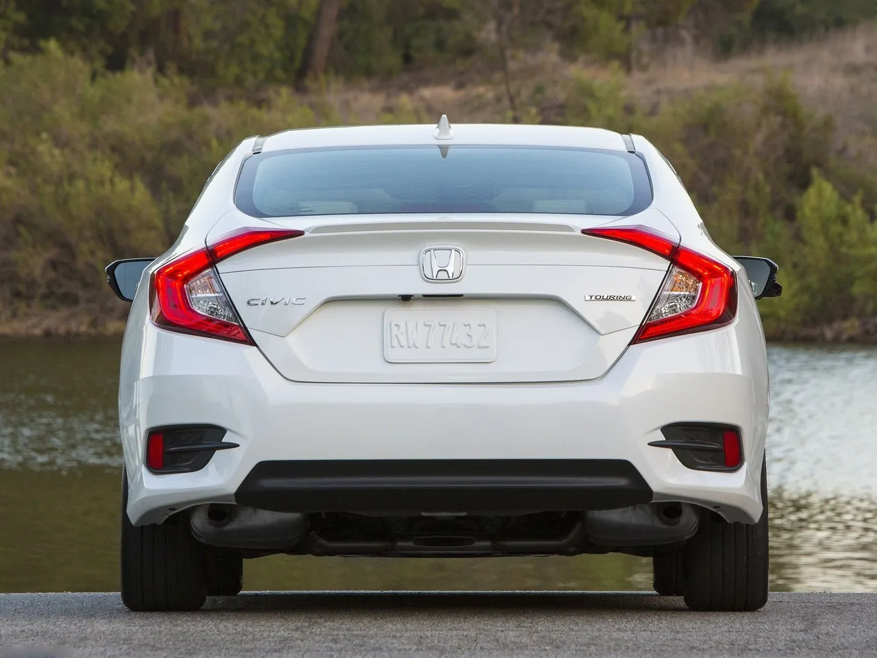 Honda Civic Sedan (2016) – zezadu