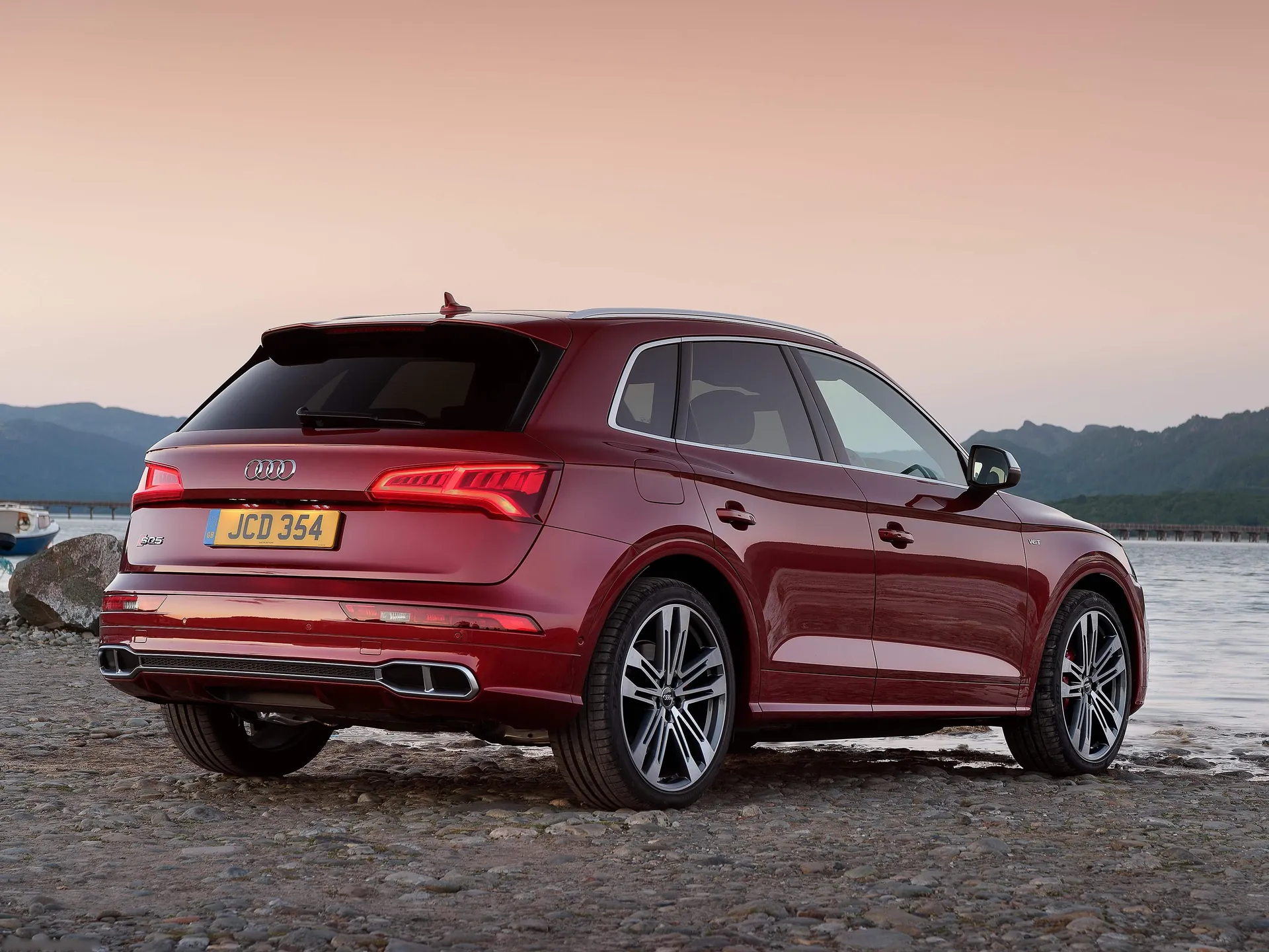 Audi SQ5 3.0 TFSI (2018) – zadní tříčtvrteční pohled